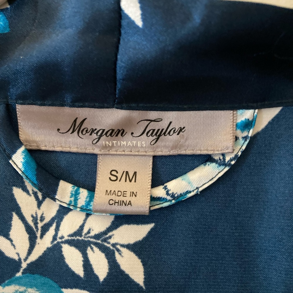 Silk Robe - Picture 2 of 4